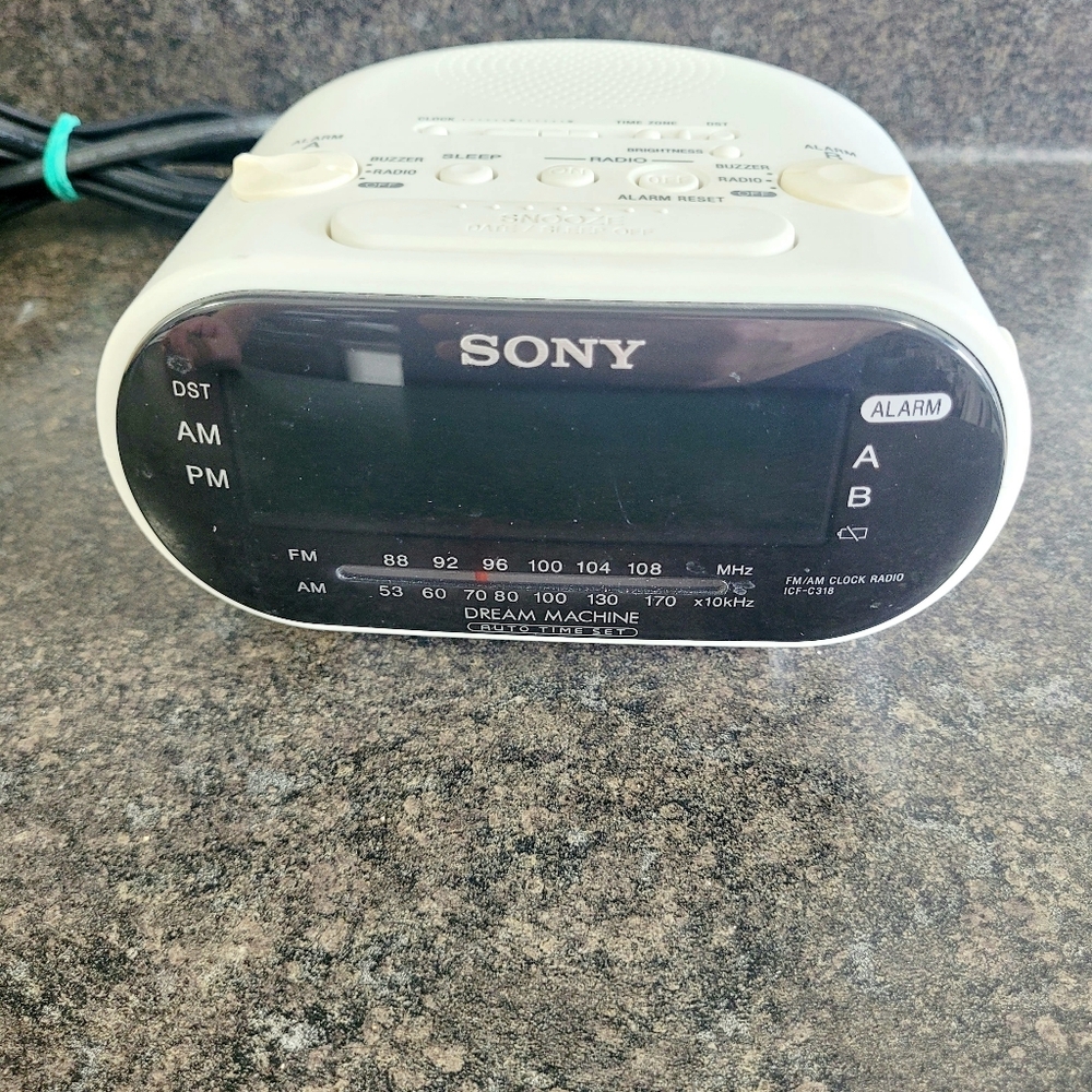Sony White AM/FM Dream Machine Bedside Clock Radio Model ICF-c318
